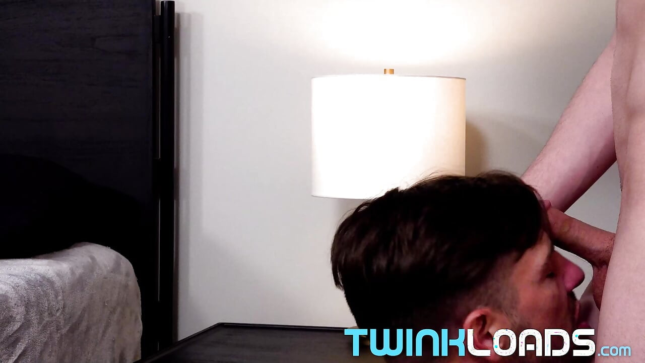 TwinkLoads - Twink Tyler Tanner rims and breeds bearded jock Jordan Starr