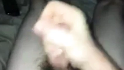 Ortalama adam cums içinde solo fincan