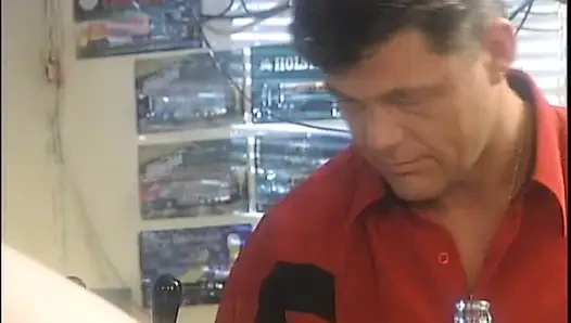 Geile MILF Mit Verschiedenen Arten Von Muschi
