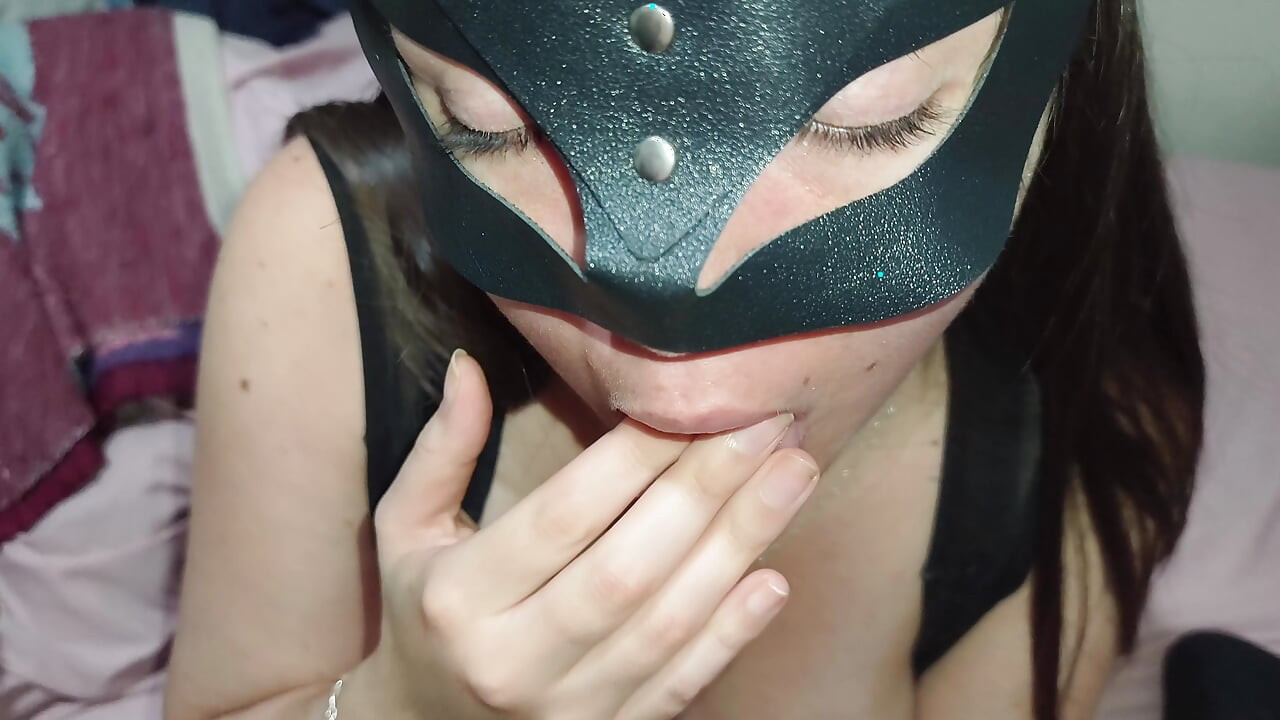 My sister-in-law every time she sees me, she wants my penis in her mouth 😱