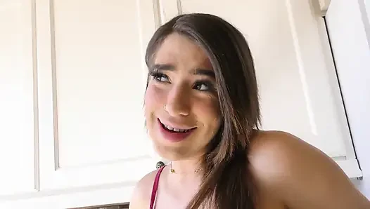 Joseline kelly bargins mit ihrem stiefvater, indem sie sein arschloch aus isst