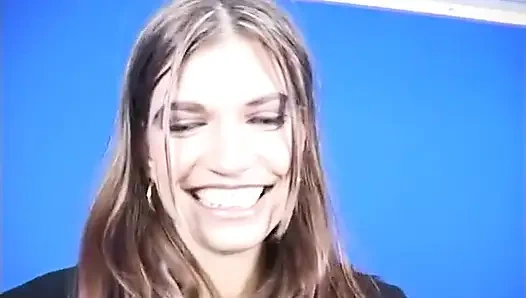 Pelacur lucu mengisap kontol di pov