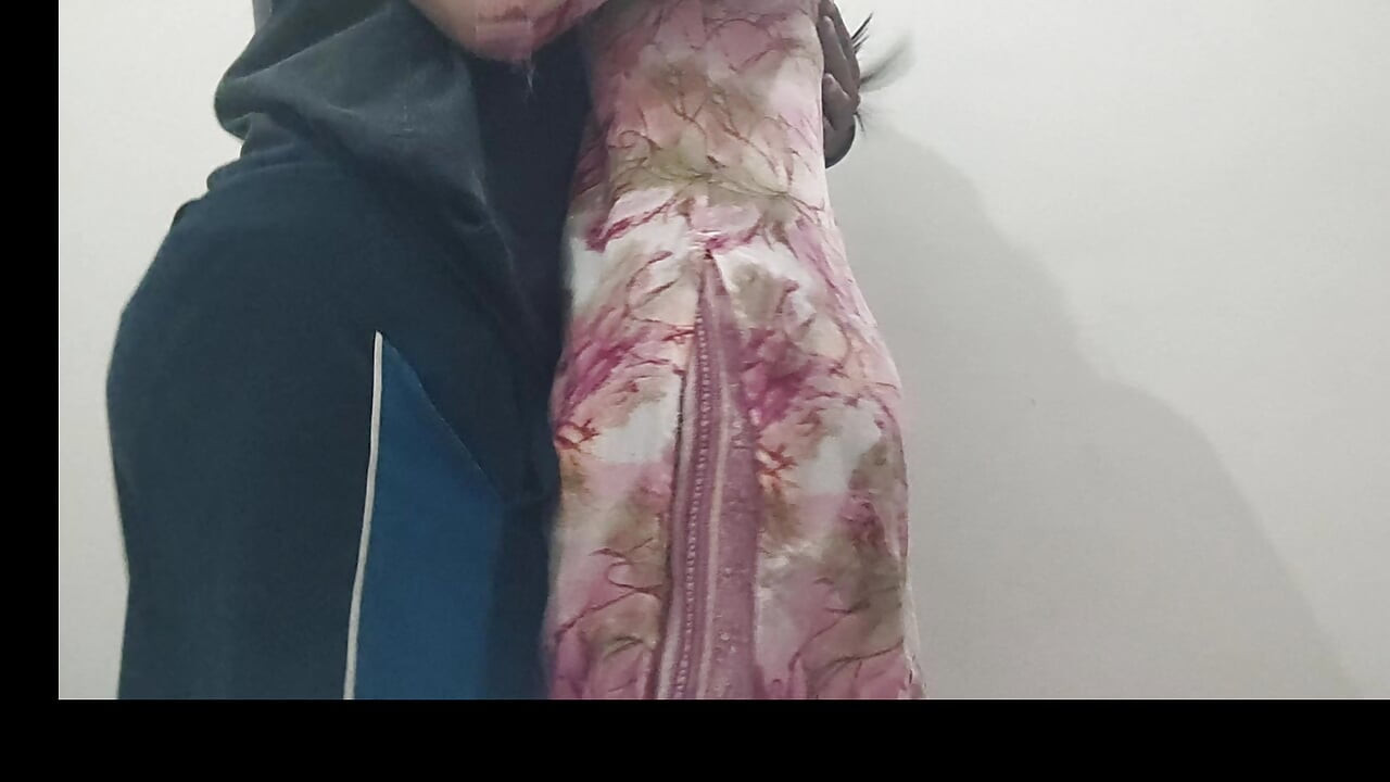 Pdos ki bhabhi ayi akele dever se milne