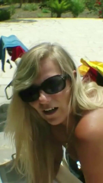 Felejthetetlen pillanat a "MENS DREAM CUM TRUE - ONE GUY FUCK 3 NÉMET MILF nyaraláson"