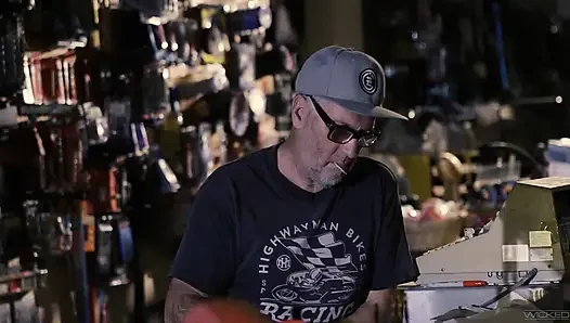 Wicked - röntgenci bebek çifti sikişirken gözetliyor ve ateşli üçlü seks için katılıyor