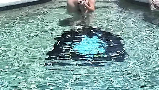 Persiapkan seks foursome yang bikin kamu bahagia