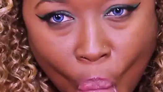 Si pemula nina rivera nyepong kontol di hari natal pertamanya