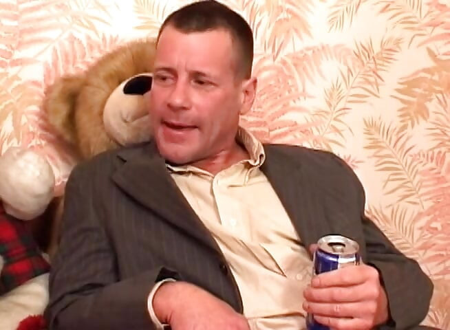 18세 이상 자지를 빨아주기 위해 빨아주 내 엉덩이를 원해?