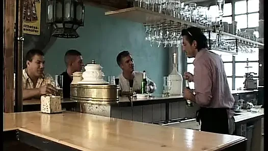 Tante girang jerman rambut merah ngentot kontol besar di bar
