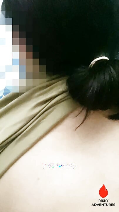 当美味的性爱哥变得饥渴时，他给他喂精液
