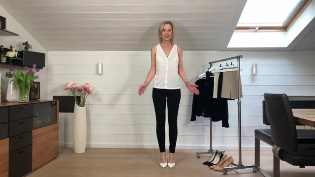 Office Outfit mit High Heels Bleistiftrock