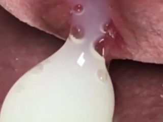 Замедленная съемка крупным планом с мясистой спермой