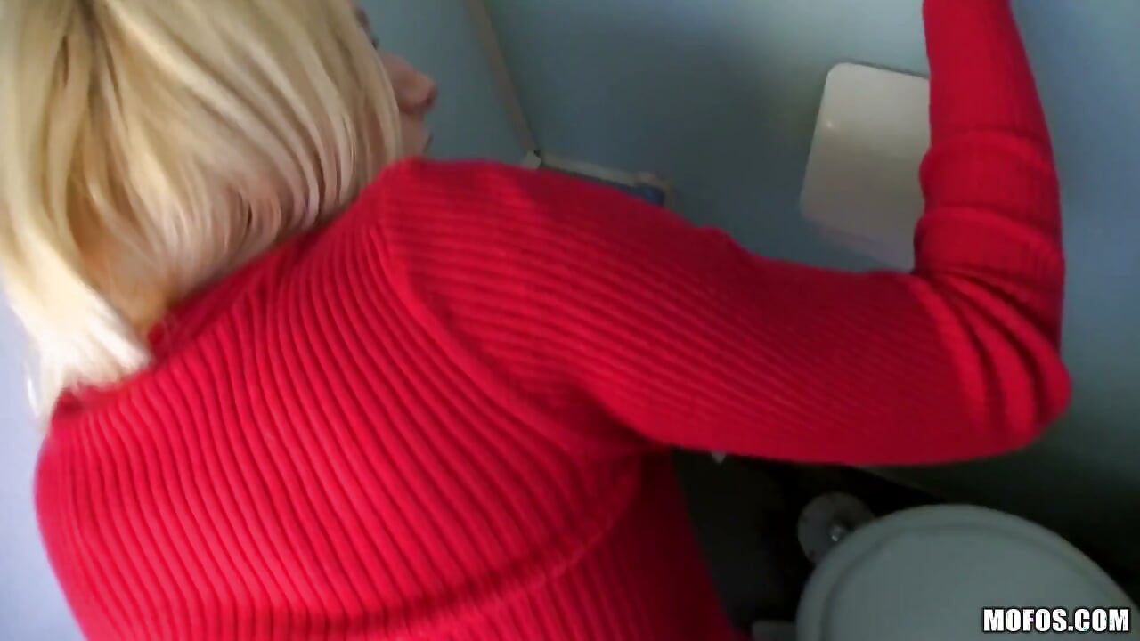 Public Pickups - Athletic Angel Wicky Scores a P'aid Deal with Martin to Strip Her Top & Get Fucked