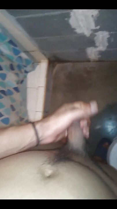 Uite cum laptele bogat se ridică din vârful pulei mele