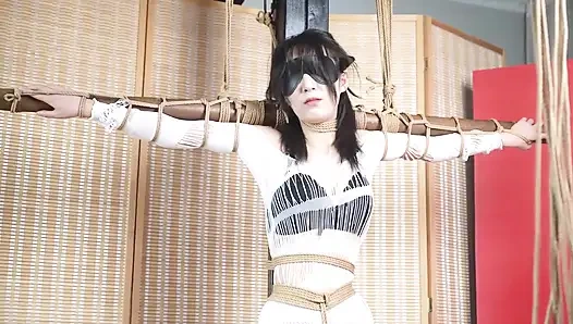 Xr32- Mengikat Gadis ini ke Salib