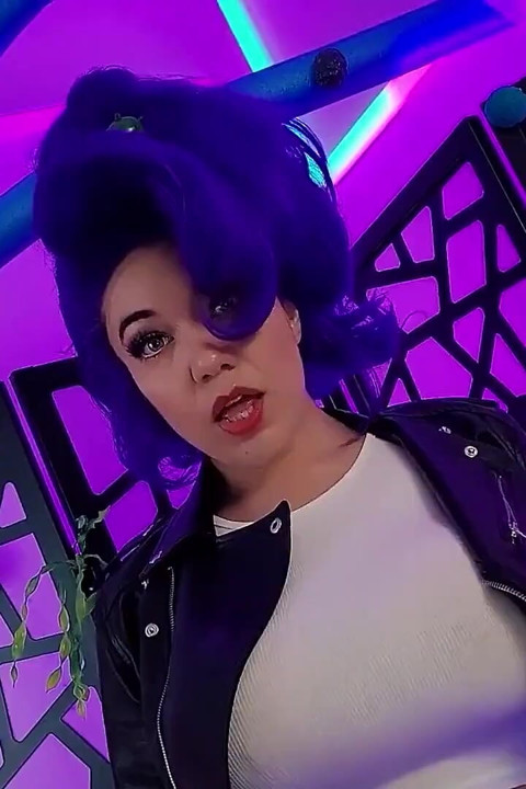 Slug-o-bots! Futurama Leela Cosplay | Vid 1
