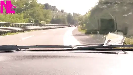 Дрючи на пассажирском сиденье в машине