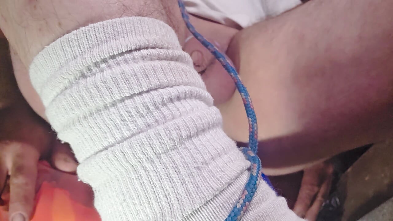 我喜歡把兩個假陽具塞進我的屁眼裡