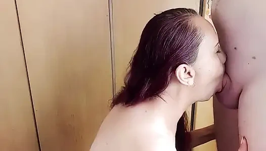 Sperma-hure liebt halsfick und sperma essen