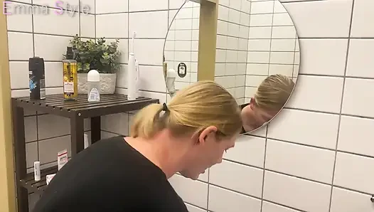 Und Noch Ein Pissvideo, Pisse Trinken Aus Dem Glas