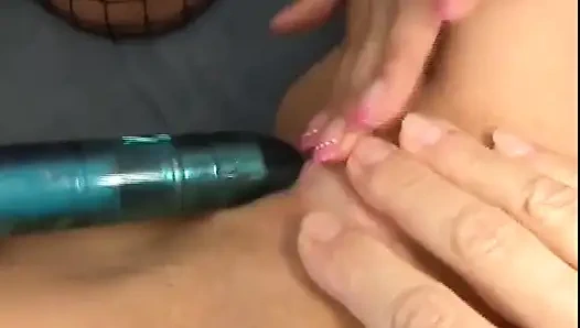 Мастурбация 69 и дилдо для двух красивых молодых лесбиянок