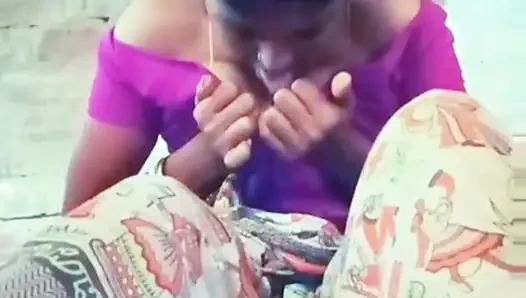 Memek istriku yang lagi sange berat ini dientot habis-habisan pakai botol dan memeknya dicrot sperma hangat