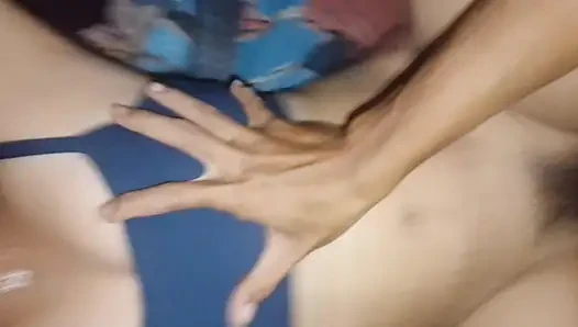 Karım utanıyor ama istiyor.