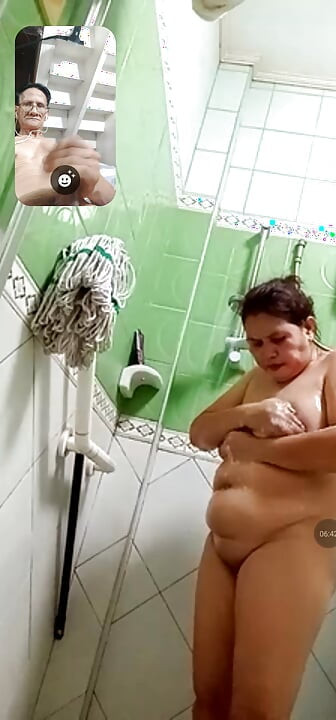 Assy want to taking a bath .she wants yo see my dick