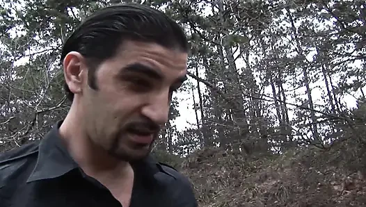 Erstaunliche französische blondine bekommt im wald ihren arsch zerrissen