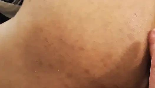 İlk yumruk sokmam için götümü çalıştırıyor