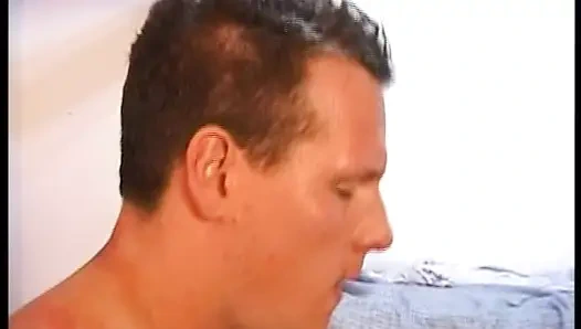 Cewek amatir jerman ini lagi nungging dan dientot habis-habisan