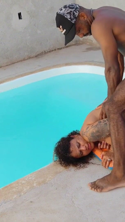AFTER THE POOL BATH SHE GETS VERY EXCITED WANTING ME TO GIVE HER ASS SO I CAN INSIDE | Clip 2