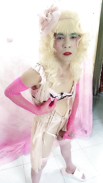 Oanh Le v sexy oblečení je selfie