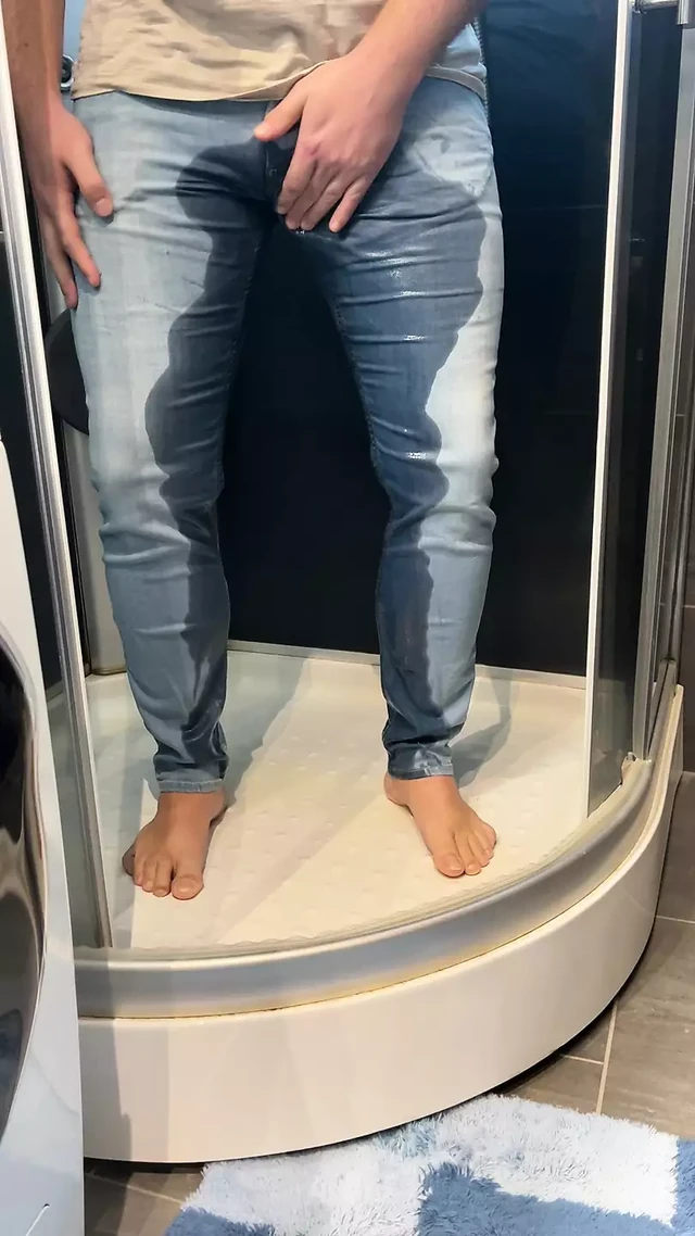 Huge piss in pants