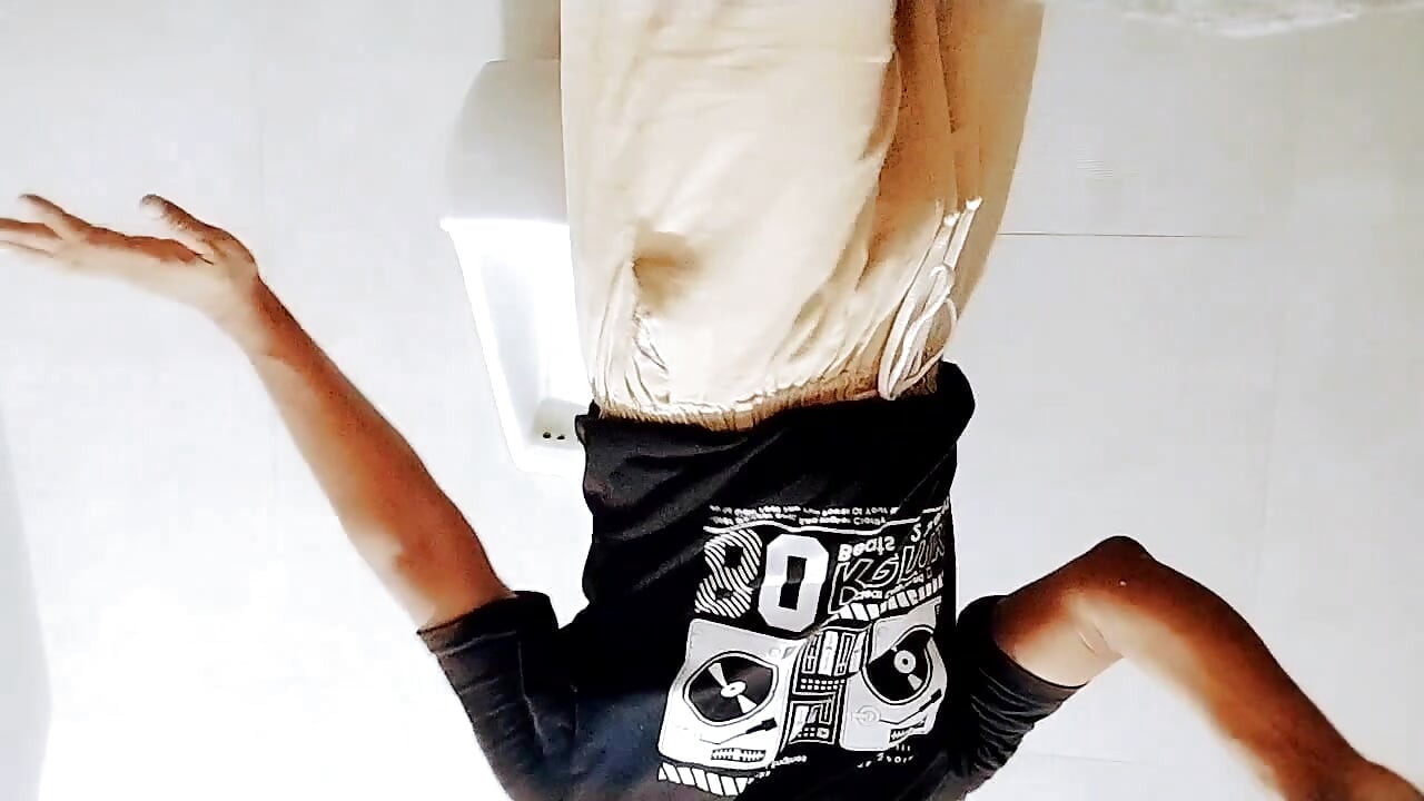Soft bottom showing her soft ass