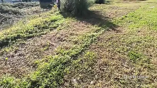 İşeyen bir kızı yakaladım ve sikişmek için dağa götürdü