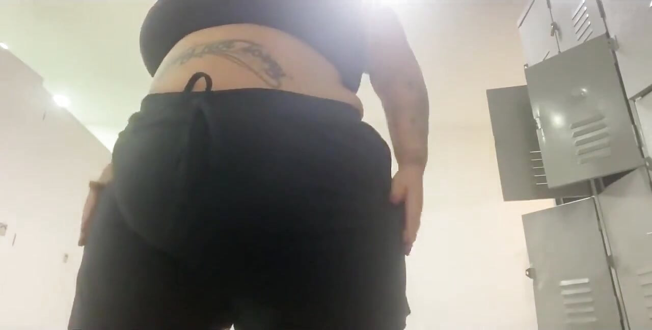 Levou o plug para a academia e colocou na bunda no vestiário - Mary Jhuana