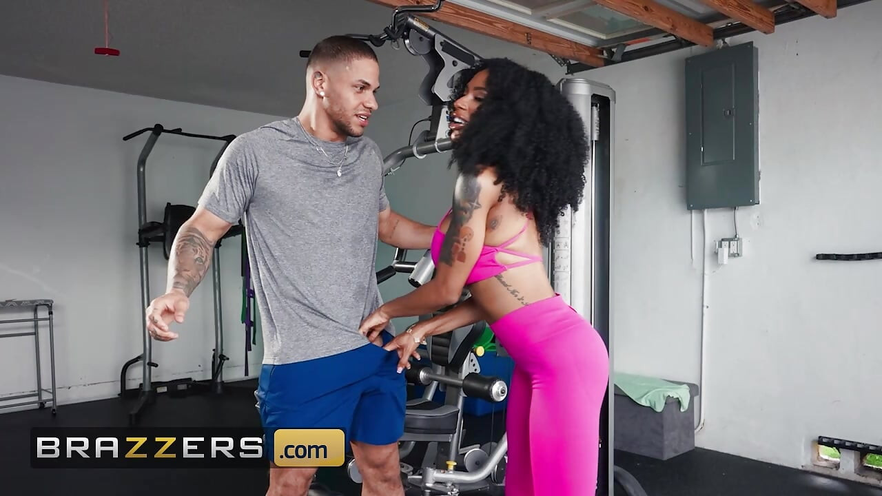 Sperma, slip di dalam memek tante seksi sarai minx brazzers ini