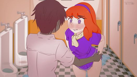 ¡Daphne pelirroja se quita las bragas en el baño delante de un chico desconocido sin complejos! Scooby-Doo Dibujos animados hentai