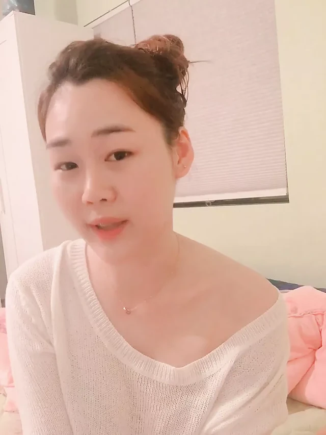 Beautiful Korean girl Rachel Eun's self-introduction part-1