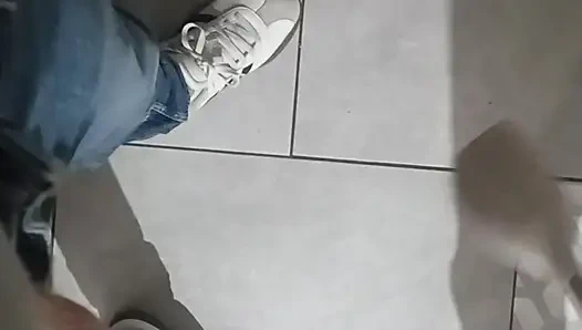 Член и яйца жестко бьют шпателем