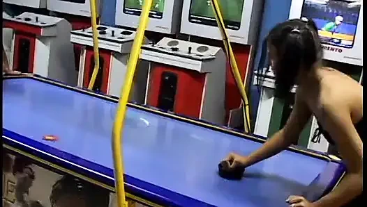 Seksi anal latin yarak emdikten sonra götünü siktiriyor ve yüzüne boşalıyor