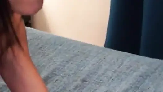 Шлюшка обожает большие члены и сперму