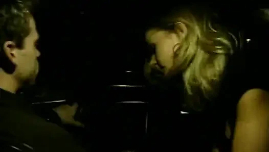 Klassische blondine wird vor einer gesichtsbesamung hart gefickt