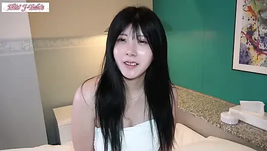 Поразительная красотка из F-Cup с идеальными пропорциями показывает смелый энтузиазм в заряженной приватной встрече