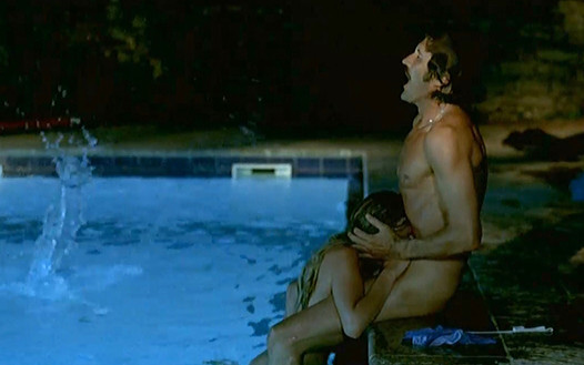 Ludivine Sagnier tette nude e pompino in piscina