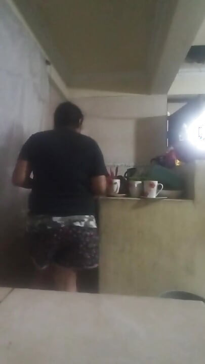 Empregada fodida na cozinha (minha esposa quase nos descobriu)