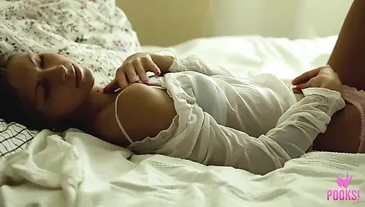 Perky boobs Roxana makes her teen snatch cum with a vibrator