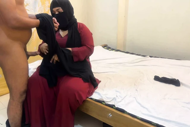 Huge Bubble Ass Muslim Aunty Gets Hot & Give Rough Fuck Her Transgender 18+ Stepson with his Hands Tied