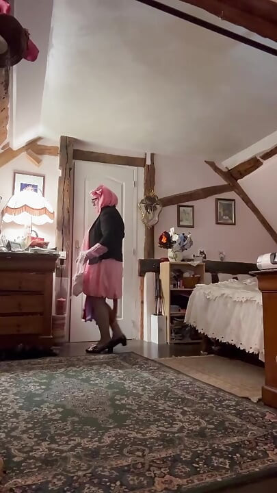 저녁을 위해 분홍색 옷을 입고